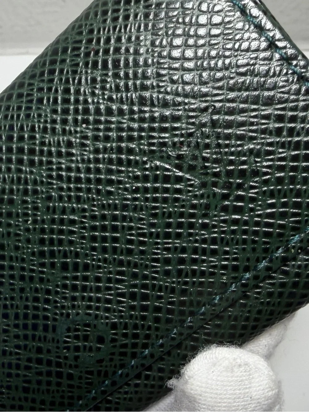 Louis Vuitton Green Taiga Leather Key Cles